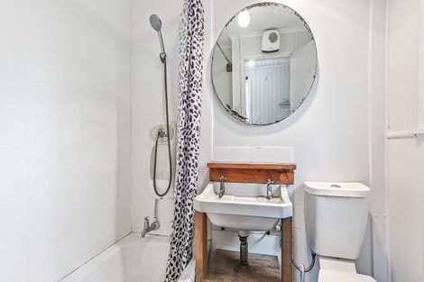 Photo of property in 1 Wyndham Road, Hannahs Bay, Rotorua, 3010