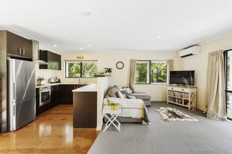 Photo of property in 1/32 Tree View Avenue, Glenfield, Auckland, 0629