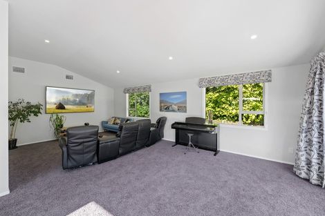 Photo of property in 52 Nimmo Avenue West, Waikanae, 5036