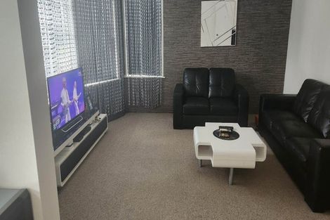 Photo of property in 17 Hewlett Road, Massey, Auckland, 0614