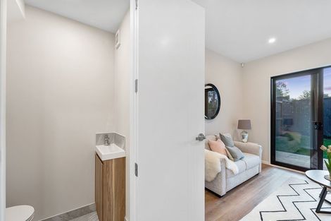 Photo of property in 25 Don Oliver Lane, Glen Eden, 0602