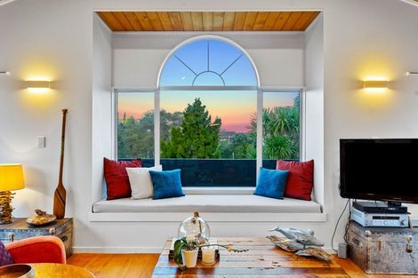 Photo of property in 2/962 Beach Road, Torbay, Auckland, 0630