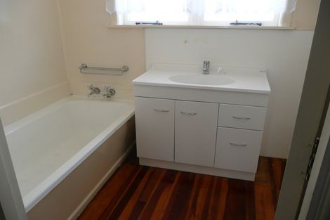 Photo of property in 40 Kingdale Road, Henderson, Auckland, 0610
