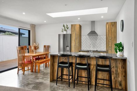 Photo of property in 1a Mount View Place, Spotswood, New Plymouth, 4310