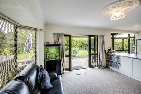 Photo of property in 10 Knightsbridge Place, Taradale, Napier, 4112