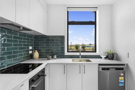 Photo of property in 27 Raukohekohe Road, Wiri, 2104