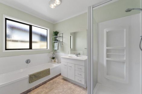 Photo of property in 35 Edgewater Grove, Whakatane, 3120