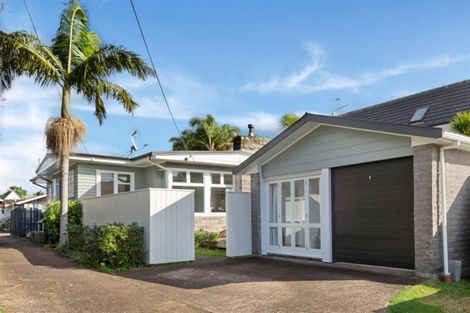 Photo of property in 1/15 Stratford Avenue, Milford, Auckland, 0620