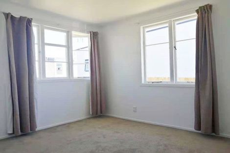 Photo of property in 18 Islington Avenue, New Lynn, Auckland, 0600