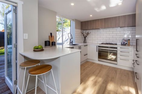 Photo of property in 66 Wilsons Road, Saint Martins, Christchurch, 8022