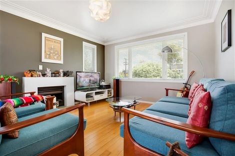 Photo of property in 13 Graham Avenue, Te Atatu Peninsula, Auckland, 0610