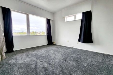 Photo of property in 1/63 Girrahween Drive, Totara Vale, Auckland, 0629