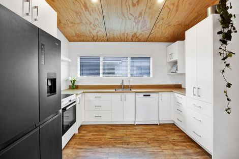Photo of property in 27a Kowhai Street, Inglewood, 4330