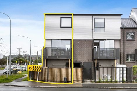 Photo of property in 1/1 Fruitvale Road, New Lynn, Auckland, 0600