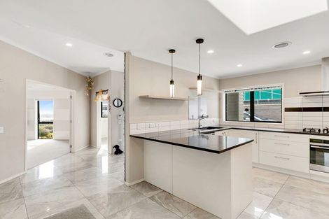 Photo of property in 117 Queen Charlotte Drive, Aotea, Porirua, 5024