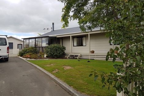 Photo of property in 14 Gladys Place, Kelvin Grove, Palmerston North, 4414