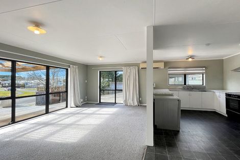 Photo of property in 27 Tiller Close, Kelvin Grove, Palmerston North, 4414