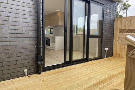 Photo of property in 35c Matipo Road, Te Atatu Peninsula, Auckland, 0610