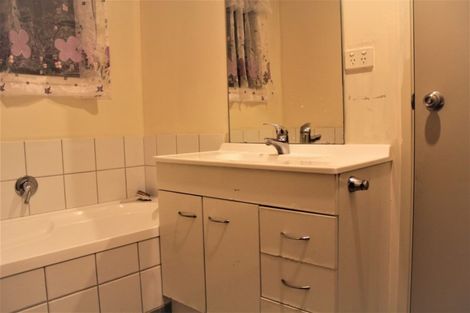 Photo of property in 184a Russell Road, Manurewa, Auckland, 2102