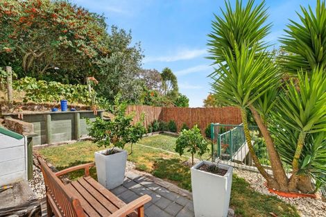 Photo of property in 16 Awarua Crescent, Havelock North, 4130