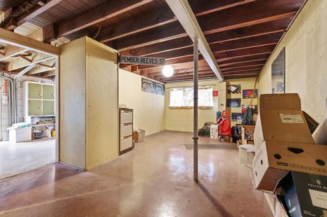 Photo of property in 40 Beach Road, Te Atatu Peninsula, Auckland, 0610