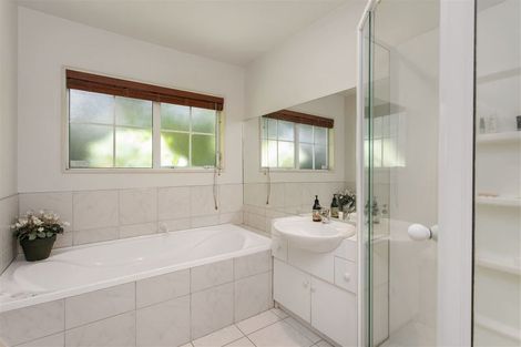 Photo of property in 17 Snowdon Road, Fendalton, Christchurch, 8052