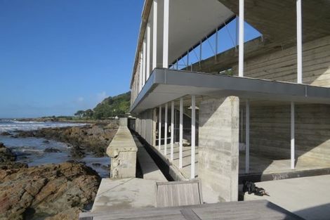 Photo of property in 279 Queens Drive, Lyall Bay, Wellington, 6022