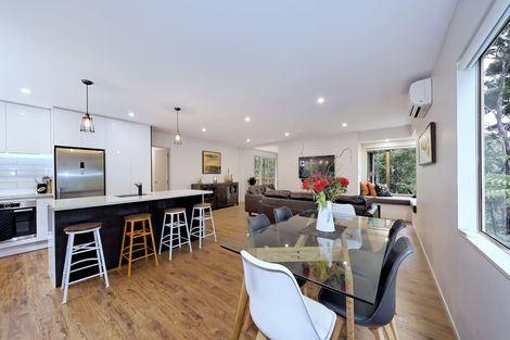 Photo of property in 53a Onedin Place, Titirangi, Auckland, 0604