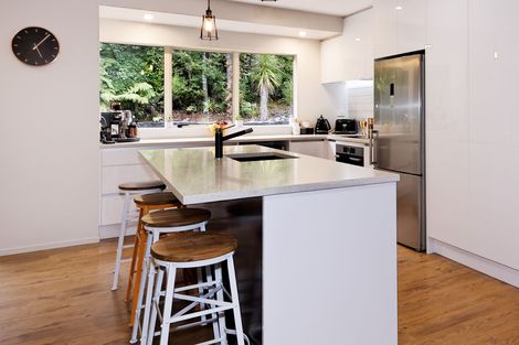 Photo of property in 53a Onedin Place, Titirangi, Auckland, 0604