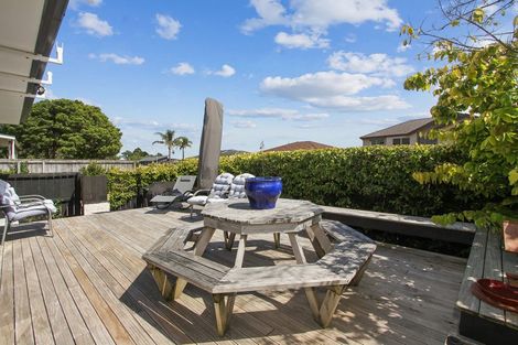 Photo of property in 25 Crispe Road, Clarks Beach, 2122