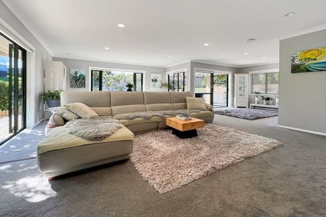 Photo of property in 15 Ina Ville Drive, Pukekohe, 2120