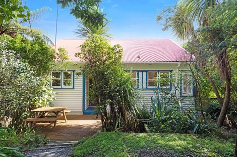 Photo of property in 2 Lambeth Road, Northland, Wellington, 6012