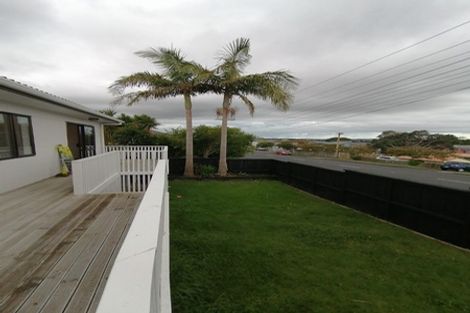 Photo of property in 1/111 Lincoln Park Avenue, Massey, Auckland, 0614