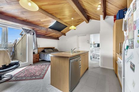 Photo of property in Metro Apartments, 21/220 Thorndon Quay, Pipitea, Wellington, 6011