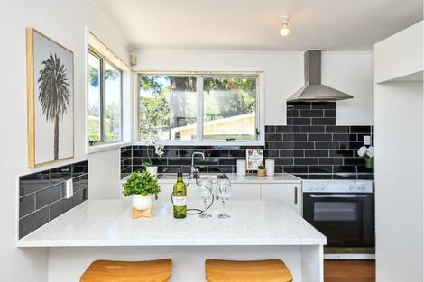 Photo of property in 33 Killington Crescent, Mangere, Auckland, 2022