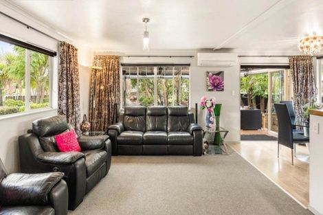 Photo of property in 12 Quo Vadis Place, Red Beach, 0932