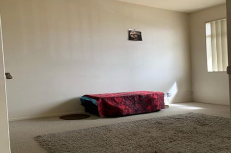 Photo of property in 3 Stroud Place, Henderson, Auckland, 0612