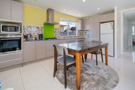 Photo of property in 2/18 Kennington Drive, Clendon Park, Auckland, 2103