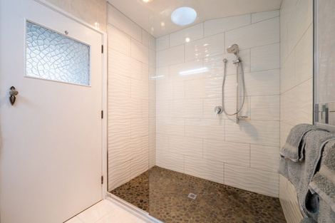 Photo of property in 33 Enfield Road, Hospital Hill, Napier, 4110