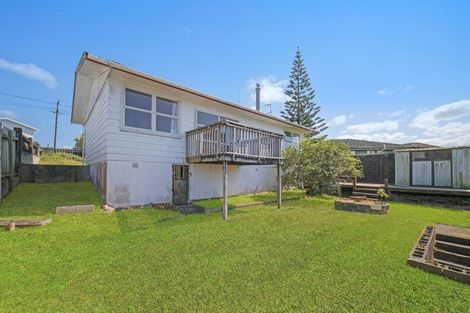Photo of property in 71 Seaview Road, Glenfield, Auckland, 0629