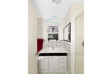 Photo of property in 22 Manapouri Place, Pakuranga Heights, Auckland, 2010