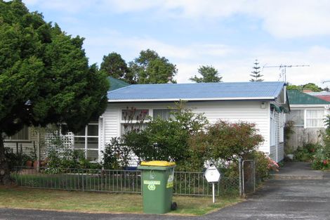Photo of property in 2a Barron Drive, Green Bay, Auckland, 0604