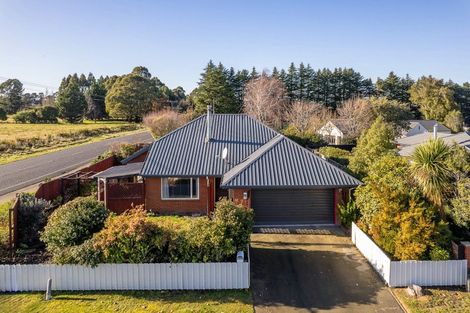 Photo of property in 1 Oakden Drive, Darfield, 7510