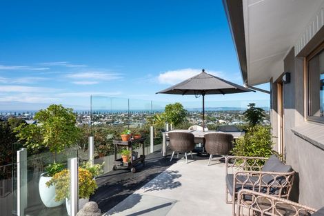 Photo of property in 33 Enfield Road, Hospital Hill, Napier, 4110