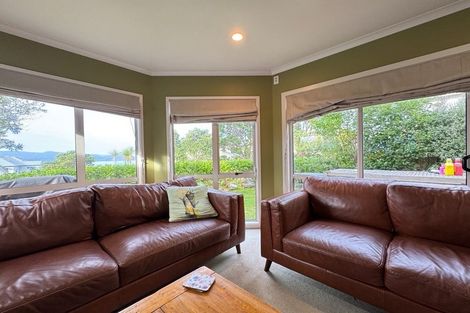 Photo of property in 49 Dress Circle, Newlands, Wellington, 6037