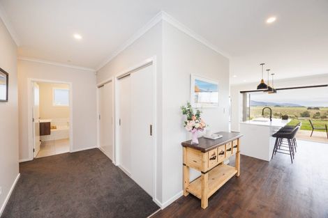 Photo of property in 16 Cyprus Place, Fitzherbert, Palmerston North, 4410