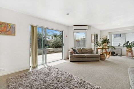 Photo of property in 4 Tiroroa Avenue, Te Atatu South, Auckland, 0610