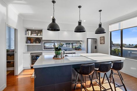 Photo of property in 12 Autere Street, Strandon, New Plymouth, 4312