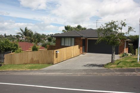 Photo of property in 2 Plumstead Rise, Glen Eden, Auckland, 0602