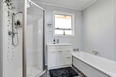 Photo of property in 2 Thames Street, Welbourn, New Plymouth, 4310